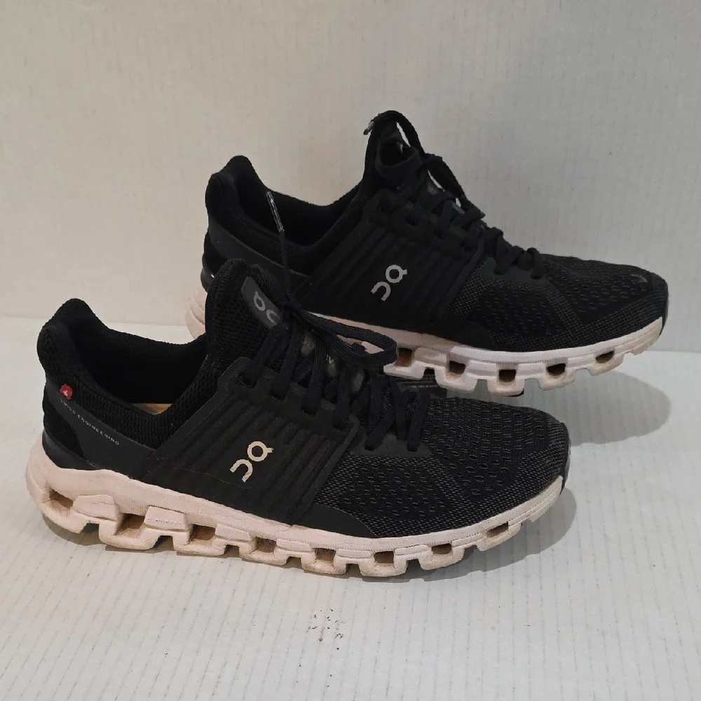 On Running CloudSwift Women's Black and White Athletic Shoes Size 8.5 - Picture 1 of 9